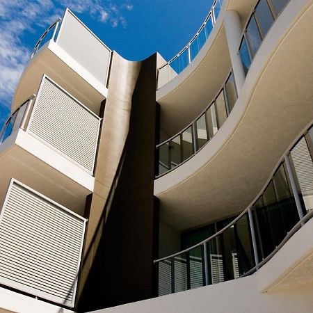 At Marina Shores Airlie Beach Εξωτερικό φωτογραφία The exterior of the building