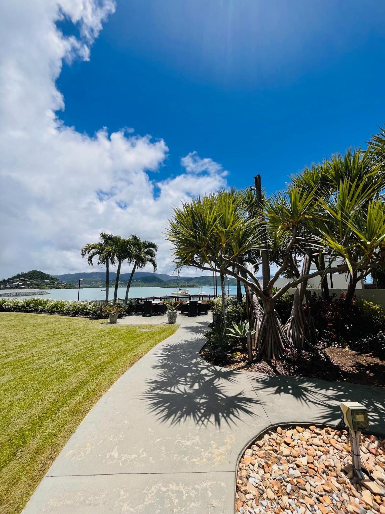 At Marina Shores Airlie Beach Εξωτερικό φωτογραφία View of the bay from the hotel