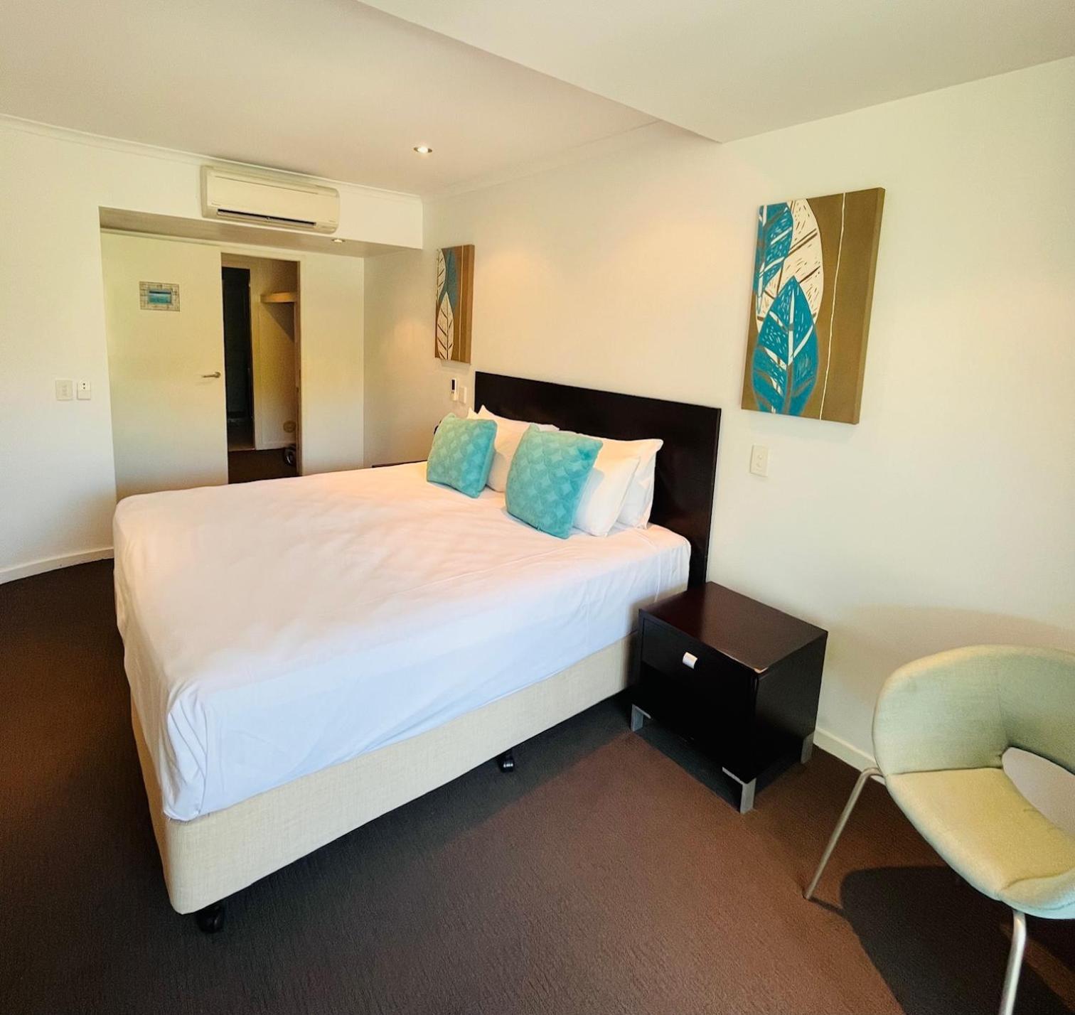At Marina Shores Airlie Beach Εξωτερικό φωτογραφία A bedroom at the hotel