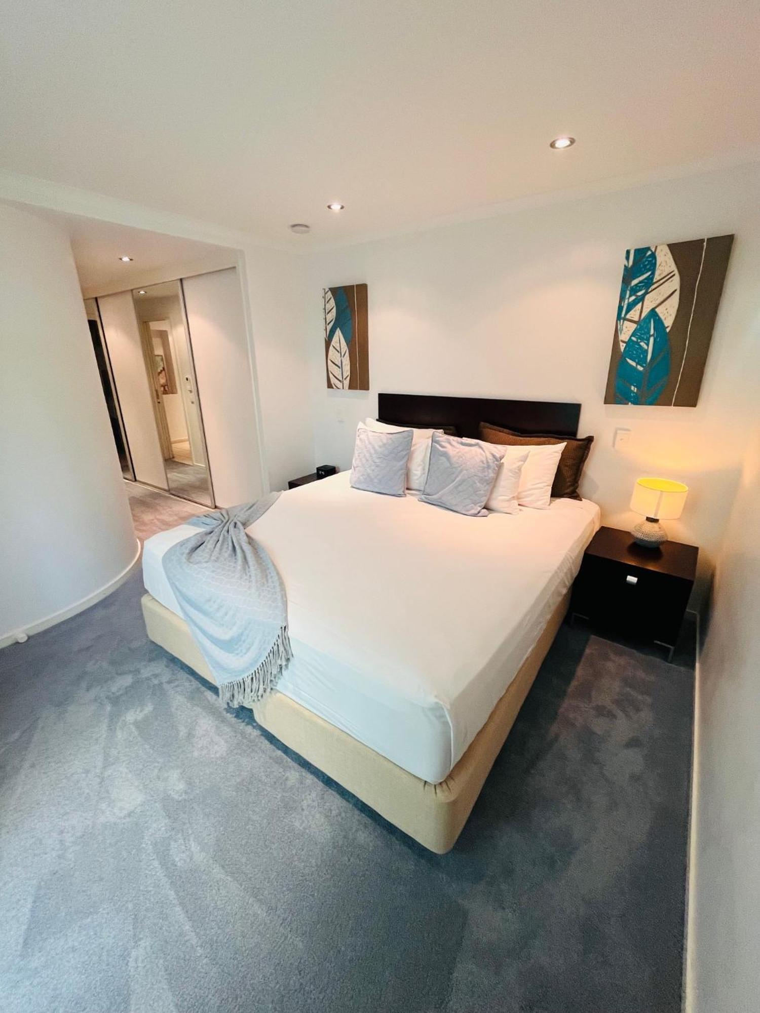 At Marina Shores Airlie Beach Εξωτερικό φωτογραφία A bedroom at the hotel