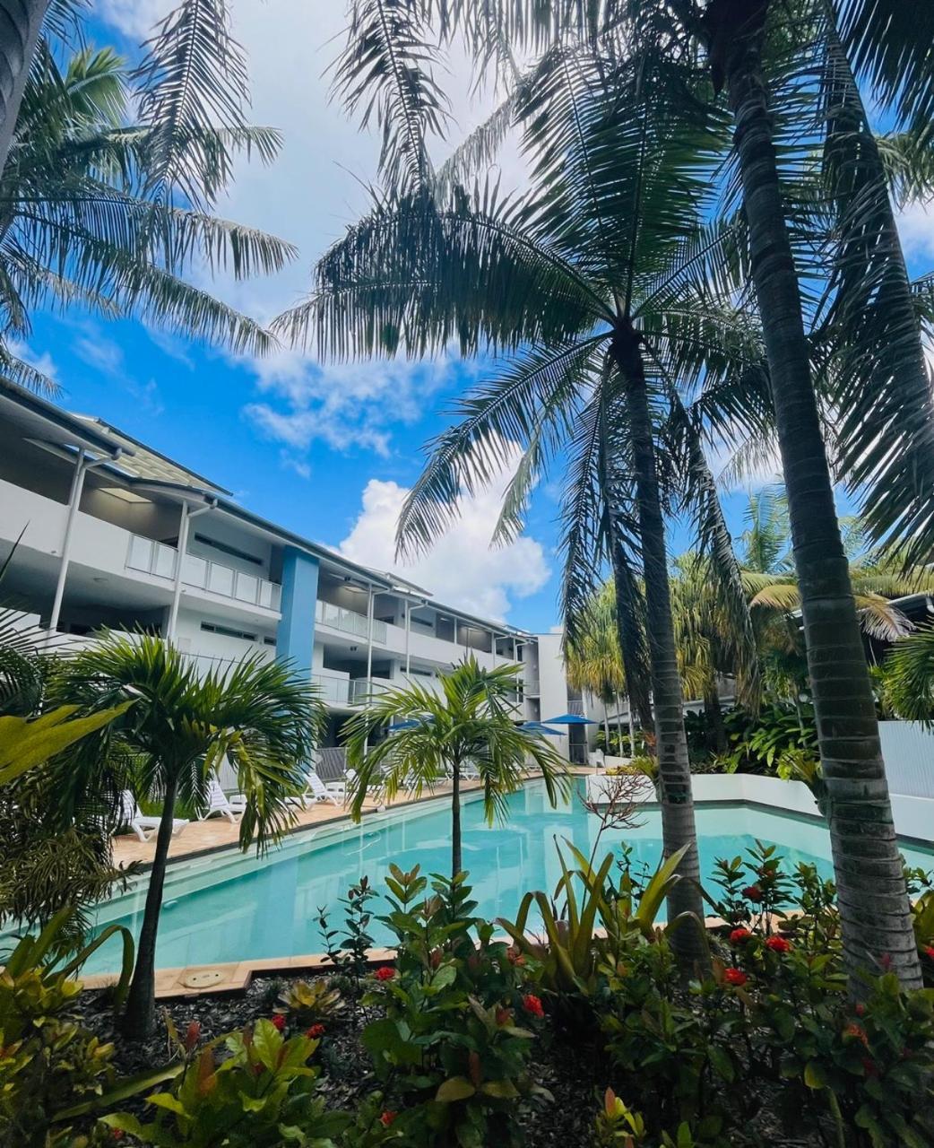 At Marina Shores Airlie Beach Εξωτερικό φωτογραφία The pool at the Mantra on Saltwater Island