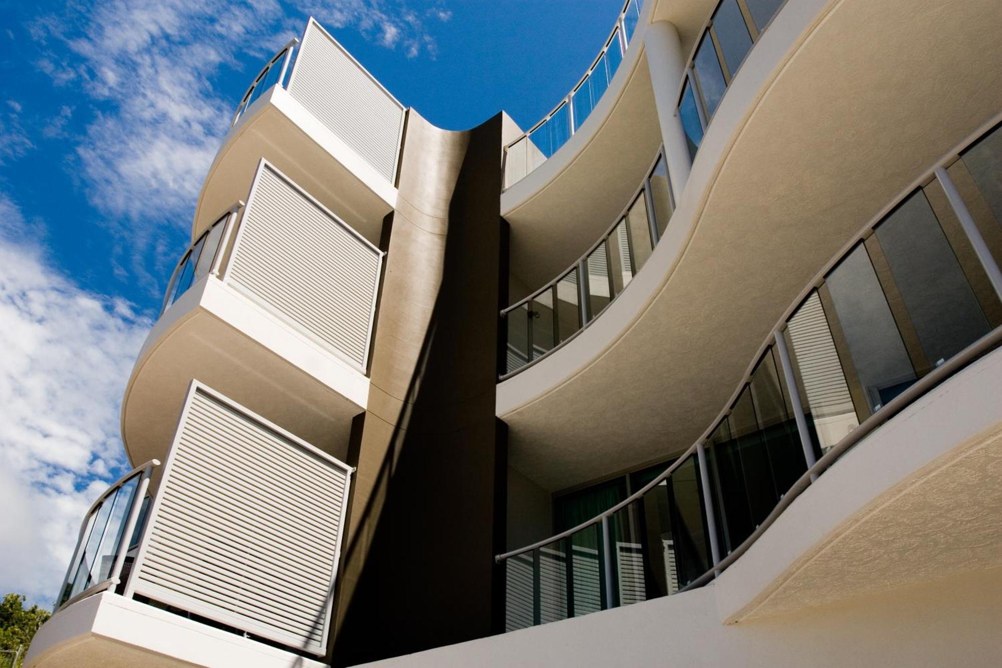 At Marina Shores Airlie Beach Εξωτερικό φωτογραφία The exterior of the building