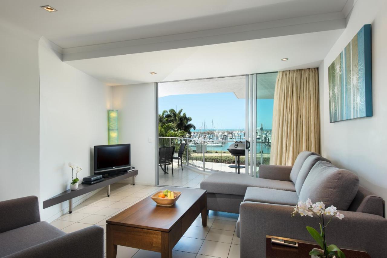 At Marina Shores Airlie Beach Εξωτερικό φωτογραφία Living room