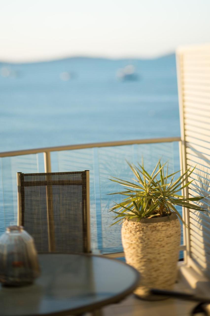 At Marina Shores Airlie Beach Εξωτερικό φωτογραφία A balcony in a house