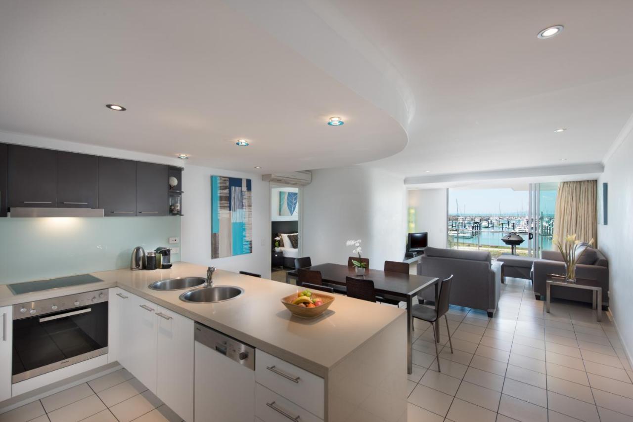 At Marina Shores Airlie Beach Εξωτερικό φωτογραφία A typical apartment interior