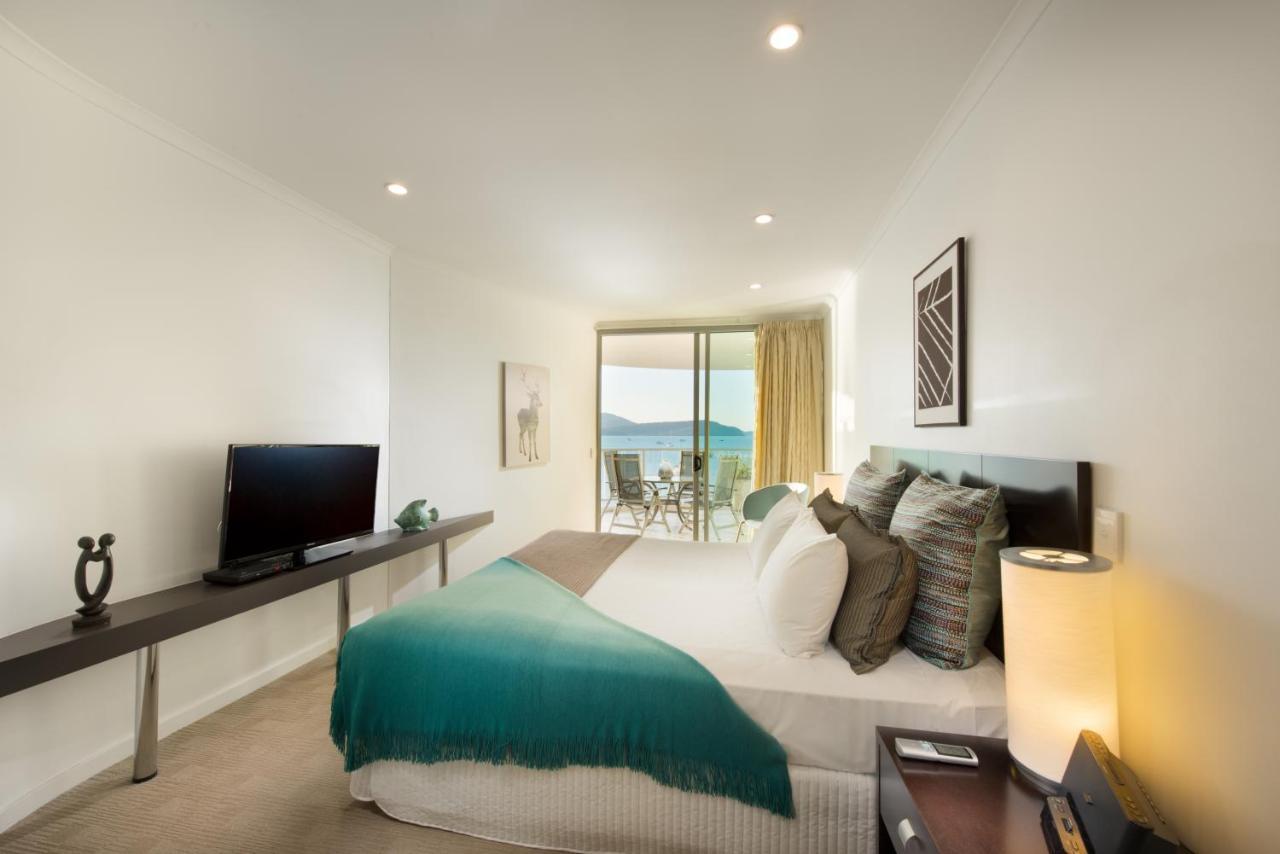 At Marina Shores Airlie Beach Εξωτερικό φωτογραφία A bedroom at the Mantra on Saltwater Island